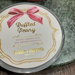 Ruffled Peony Candle - Pink and Gold